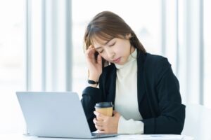 仕事を自分だけ押し付けられて不公平｜原因と断り方・状況を変える対処法