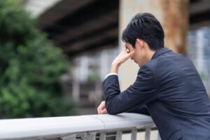 仕事がつらいのに誰にも相談できない｜一人で抱え込まないための対処法と相談先