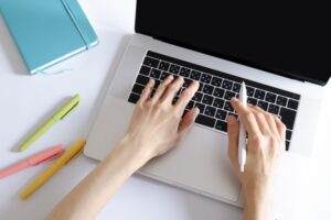 未経験からのIT転職でエージェントを使い倒す方法｜登録前の準備から内定後までの実践ステップ